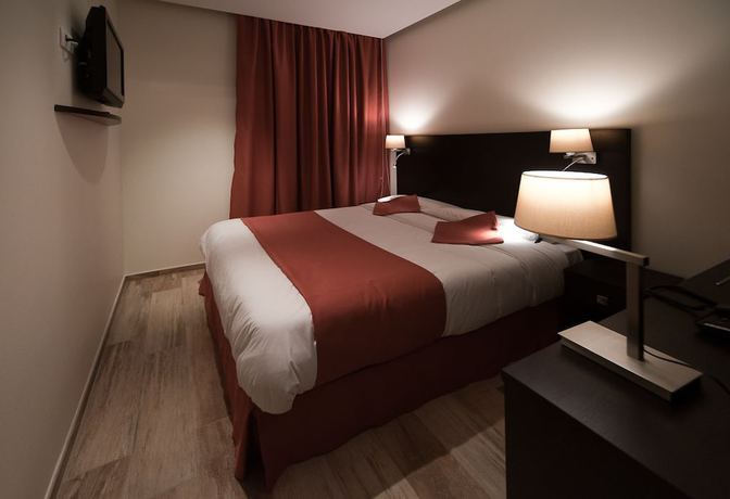 Imagen de la habitación del Hotel Central, Nimes. Foto 6