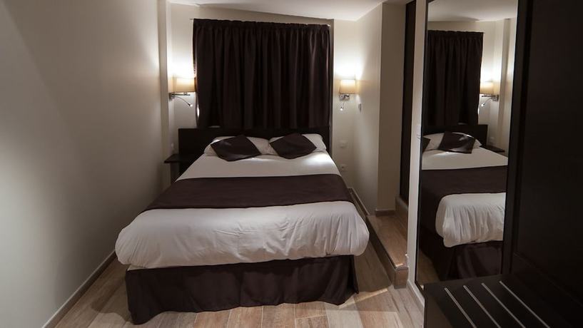 Imagen de la habitación del Hotel Central, Nimes. Foto 7