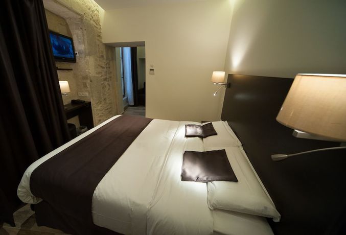 Imagen de la habitación del Hotel Central, Nimes. Foto 8