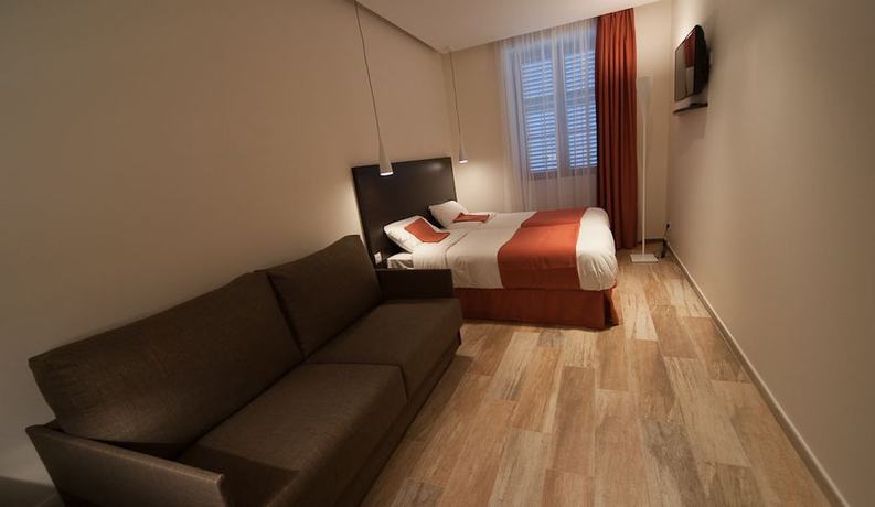 Imagen de la habitación del Hotel Central, Nimes. Foto 9