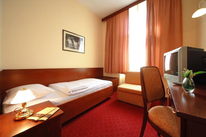 Imagen de la habitación del Hotel Central Osijek. Foto 2