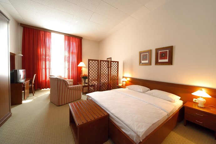 Imagen de la habitación del Hotel Central Osijek. Foto 4