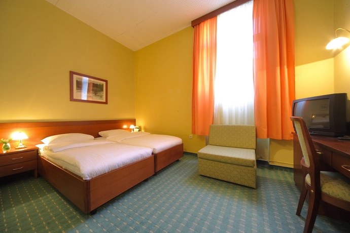 Imagen de la habitación del Hotel Central Osijek. Foto 5