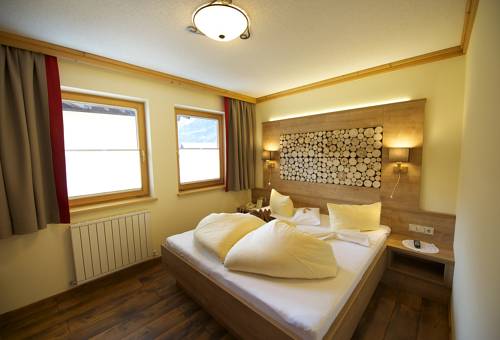 Imagen de la habitación del Hotel Central, PERTISAU. Foto 12