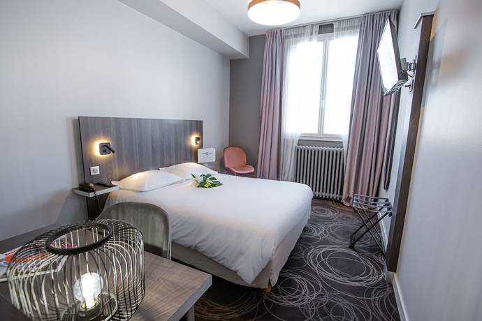 Imagen de la habitación del Hotel Central, POITIERS. Foto 2