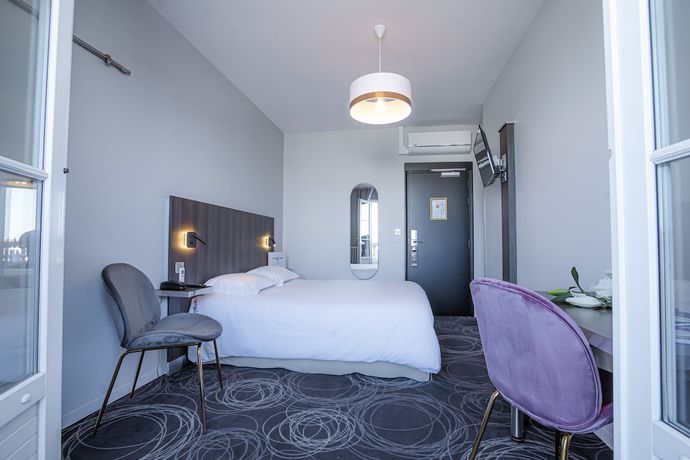 Imagen de la habitación del Hotel Central, POITIERS. Foto 6