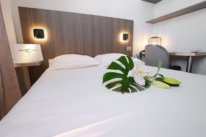 Imagen de la habitación del Hotel Central, POITIERS. Foto 8