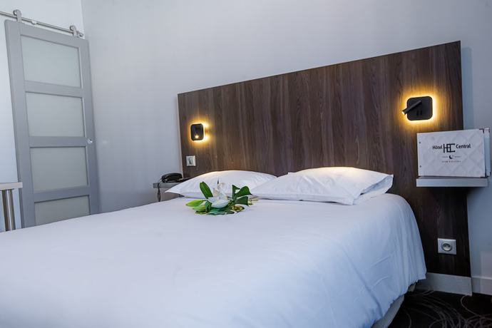 Imagen de la habitación del Hotel Central, POITIERS. Foto 10