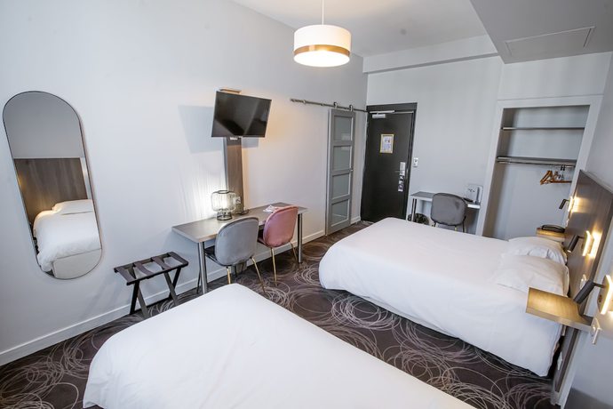 Imagen de la habitación del Hotel Central, POITIERS. Foto 16