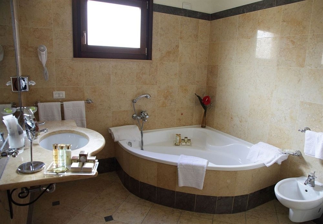 Imagen de la habitación del Hotel Central Palace Federico Ii. Foto 8