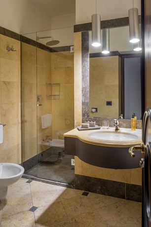 Imagen de la habitación del Hotel Central Palace Federico Ii. Foto 9