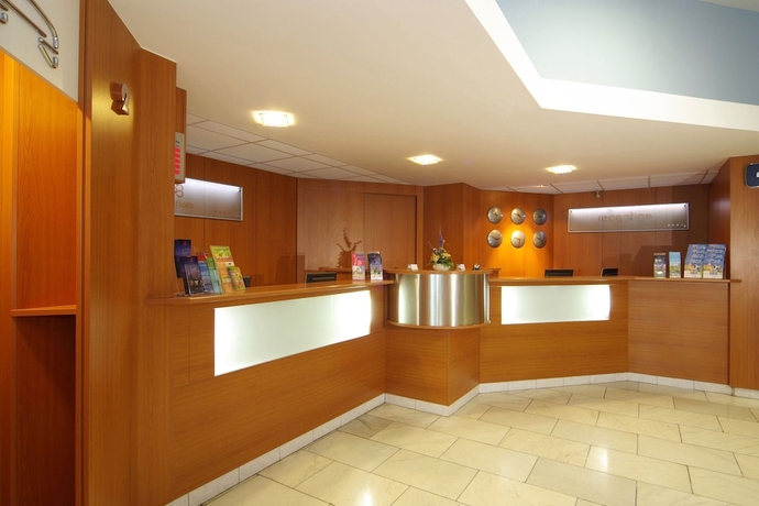 Imagen de los interiores del Hotel Central Park Flora. Foto 19