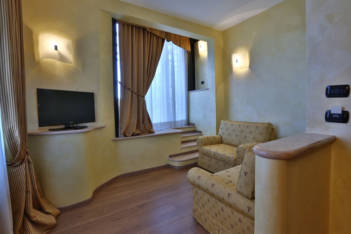 Imagen de los interiores del Hotel Central Park Modena. Foto 13