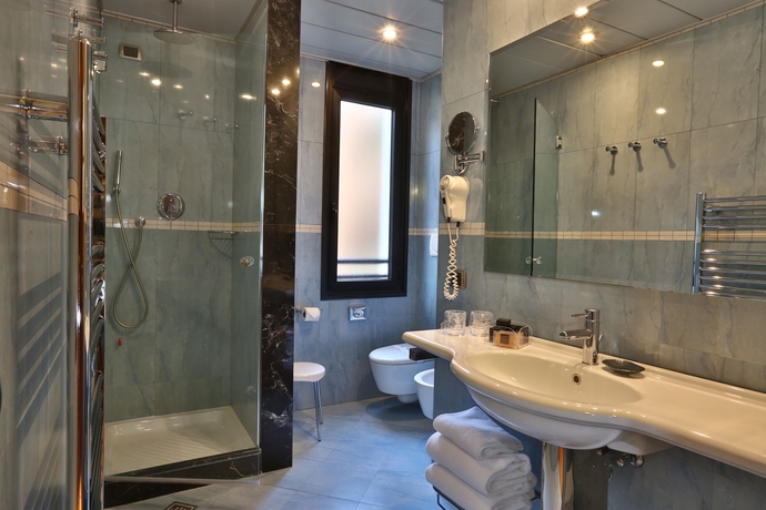 Imagen de la habitación del Hotel Central Park Modena. Foto 8