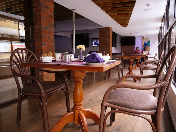 Imagen del bar/restaurante del Hotel Central Park and Conference Centre. Foto 3