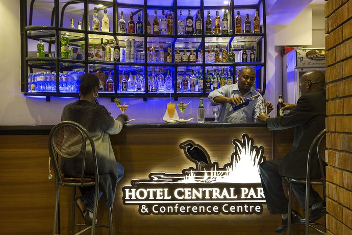 Imagen del bar/restaurante del Hotel Central Park and Conference Centre. Foto 4