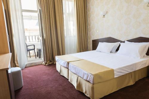 Imagen de la habitación del Hotel Central, Ruse. Foto 17