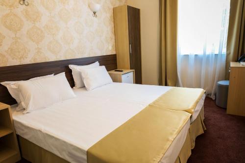 Imagen de la habitación del Hotel Central, Ruse. Foto 18