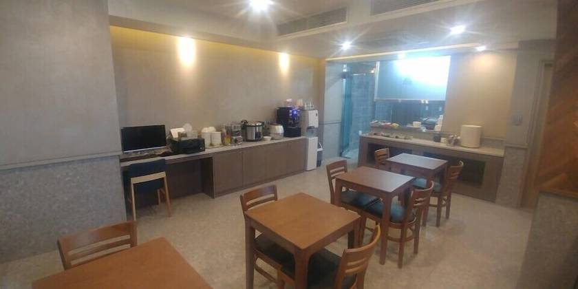 Imagen del bar/restaurante del Hotel Central, Sacheon. Foto 4