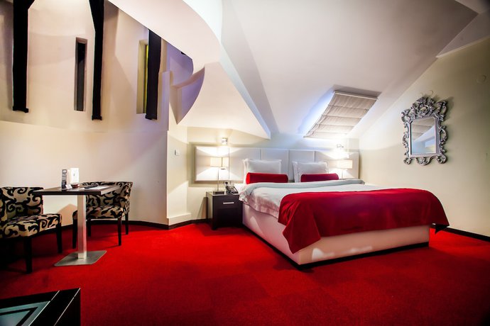 Imagen de la habitación del Hotel Central, Sarajevo. Foto 10