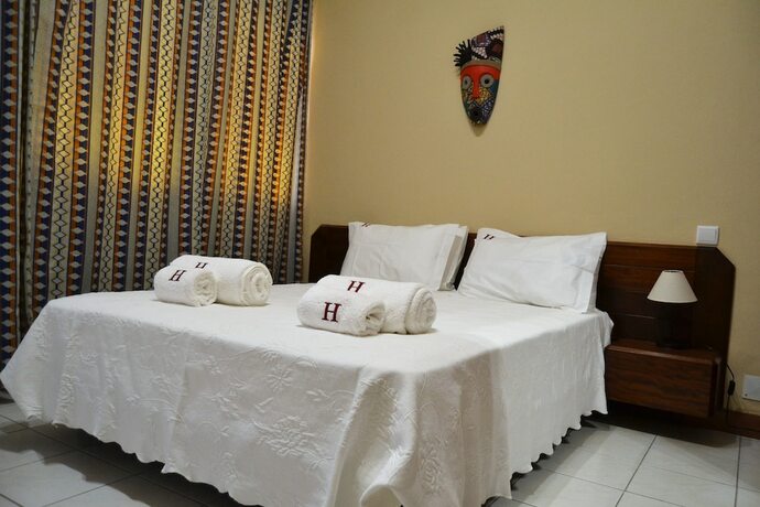 Imagen de la habitación del Hotel Central, São Tomé. Foto 18