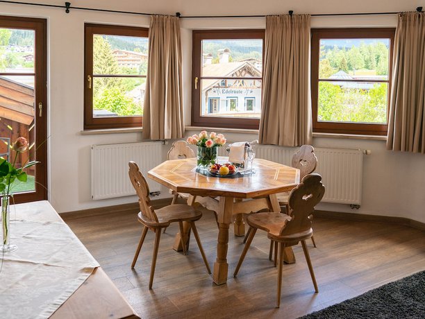 Imagen de la habitación del Hotel Central, Seefeld in Tirol. Foto 7