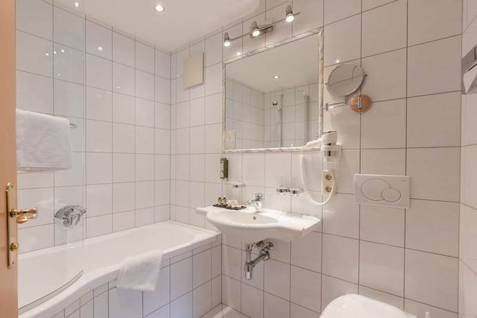 Imagen de la habitación del Hotel Central, Seefeld in Tirol. Foto 11