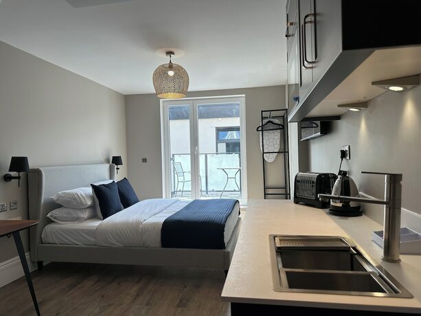 Imagen de la habitación del Hotel Central Studios. Foto 16
