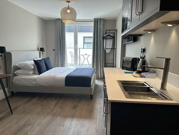 Imagen de la habitación del Hotel Central Studios. Foto 17