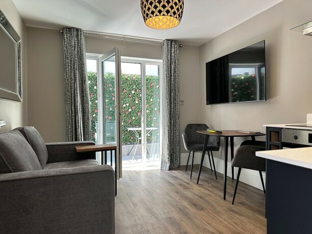Imagen de la habitación del Hotel Central Studios. Foto 19