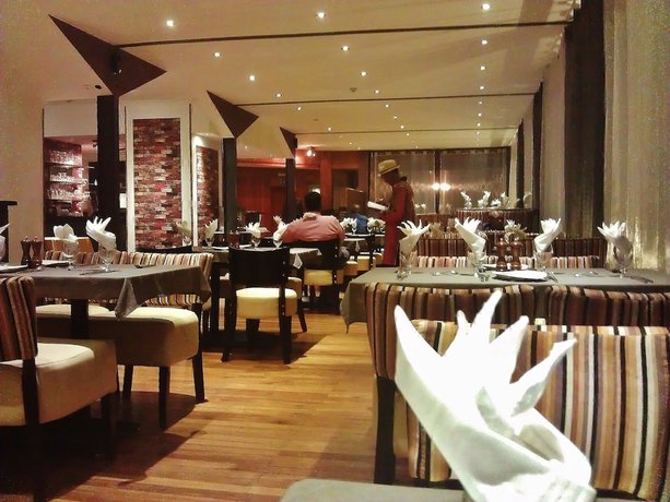 Imagen del bar/restaurante del Hotel Central Tana. Foto 5