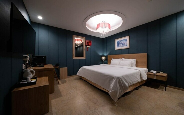 Imagen de la habitación del Hotel Central Tourist Hotel. Foto 14