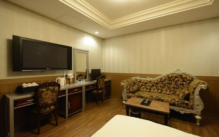 Imagen de la habitación del Hotel Central Tourist Hotel. Foto 21