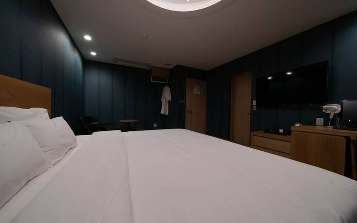 Imagen de la habitación del Hotel Central Tourist Hotel. Foto 26