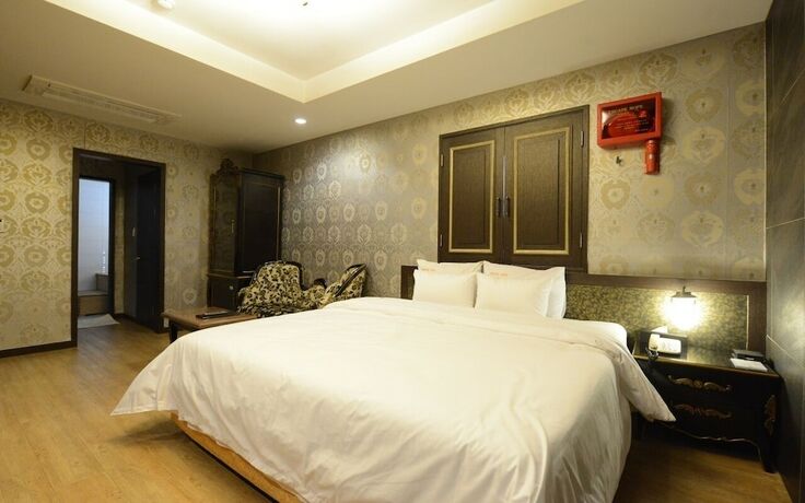 Imagen de la habitación del Hotel Central Tourist Hotel. Foto 27