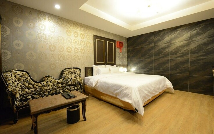 Imagen de la habitación del Hotel Central Tourist Hotel. Foto 28