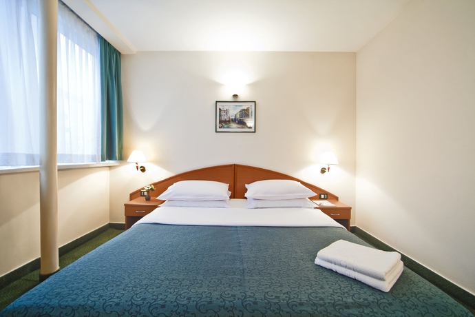 Imagen de la habitación del Hotel Central, Zagreb. Foto 4