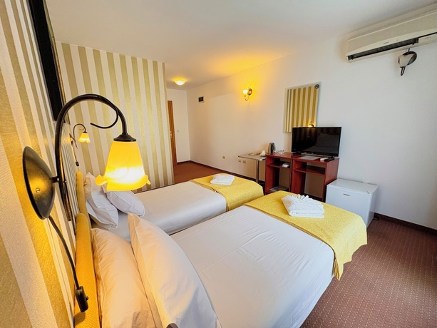 Imagen de la habitación del Hotel Central and Restaurant. Foto 5