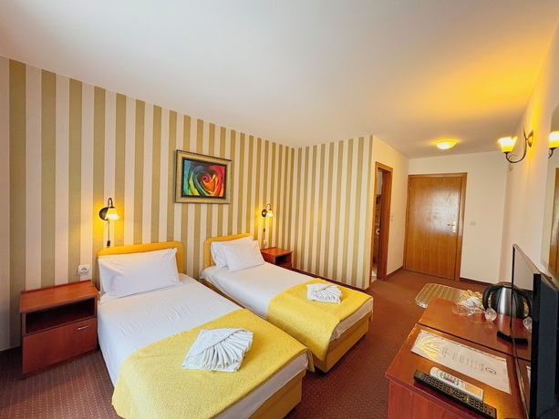 Imagen de la habitación del Hotel Central and Restaurant. Foto 10
