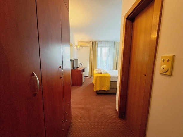 Imagen de la habitación del Hotel Central and Restaurant. Foto 11