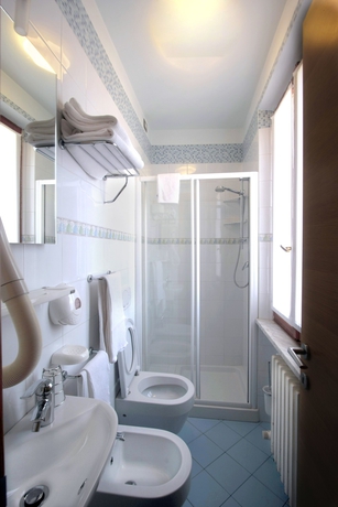 Imagen de la habitación del Hotel Centrale, Acquaviva Picena. Foto 13