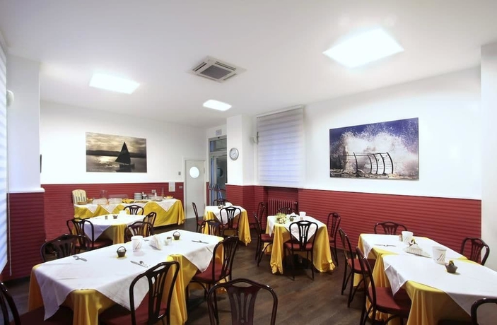 Imagen del bar/restaurante del Hotel Centrale, Acquaviva Picena. Foto 6