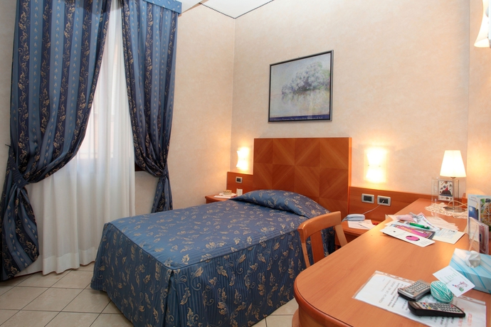 Imagen de la habitación del Hotel Centrale, Bolonia. Foto 2