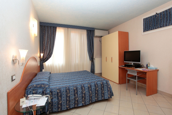 Imagen de la habitación del Hotel Centrale, Bolonia. Foto 11