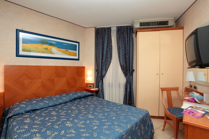 Imagen de la habitación del Hotel Centrale, Bolonia. Foto 12