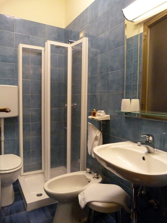 Imagen de la habitación del Hotel Centrale Byron. Foto 3