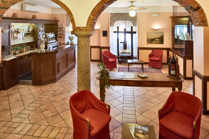 Imagen del bar/restaurante del Hotel Centrale, Cernobbio. Foto 6