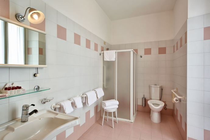 Imagen de la habitación del Hotel Centrale, Cernobbio. Foto 11