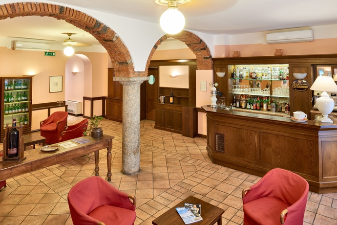 Imagen del bar/restaurante del Hotel Centrale, Cernobbio. Foto 7