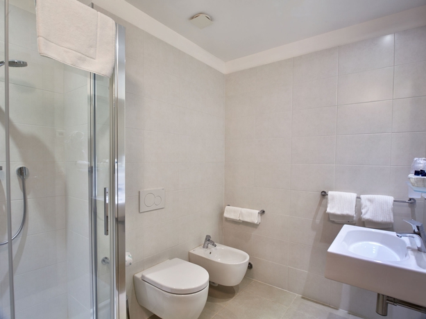 Imagen de la habitación del Hotel Centrale, Cernobbio. Foto 16